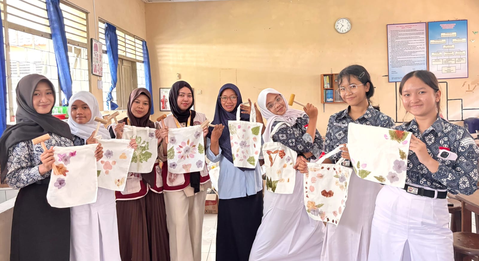 Wangi dan Penuh Warna, Siswa SMAN 2 Playen Ikuti Pelatihan Kreatif Edukatif.